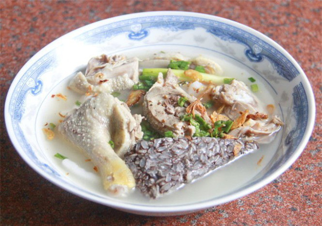 Bánh canh thịt vịt miền tây