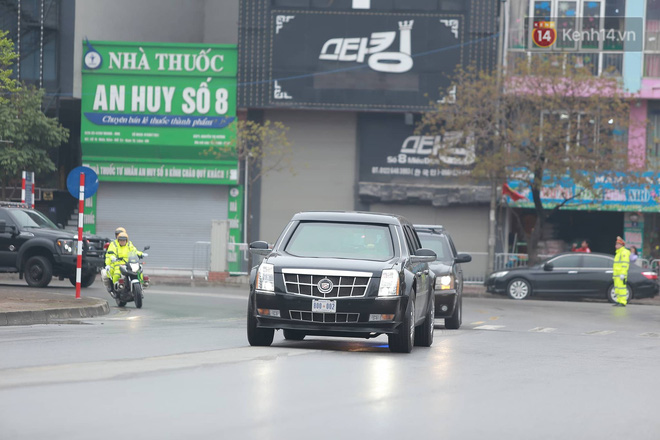 Cận cảnh siêu xe "Quái thú" của Tổng thống Trump và đoàn xe hộ tống trên đường phố Hà Nội