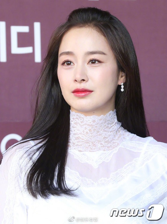 Kim Tae Hee nhan sắc và thần thái rạng ngời sau sinh con thứ 2 - ảnh 6