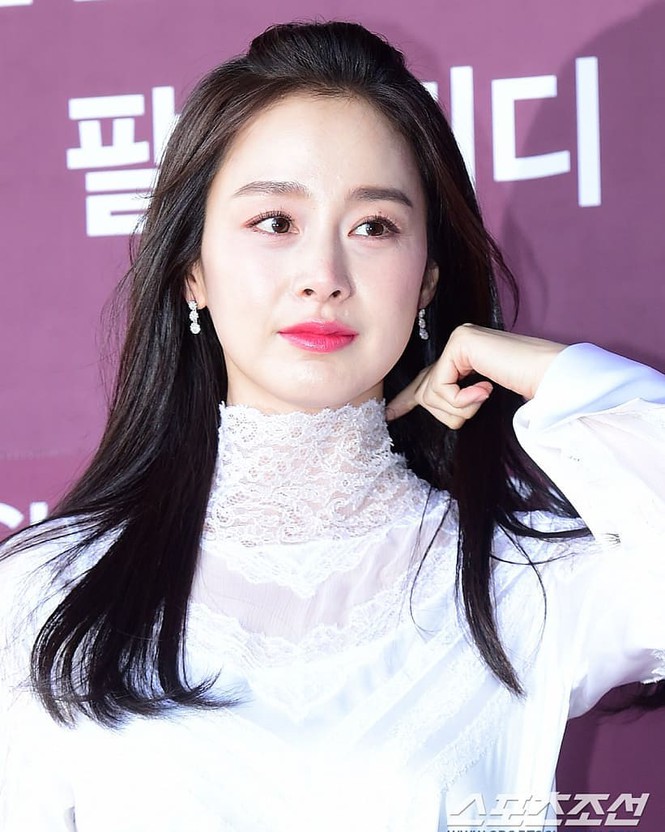 Kim Tae Hee nhan sắc và thần thái rạng ngời sau sinh con thứ 2 - ảnh 7