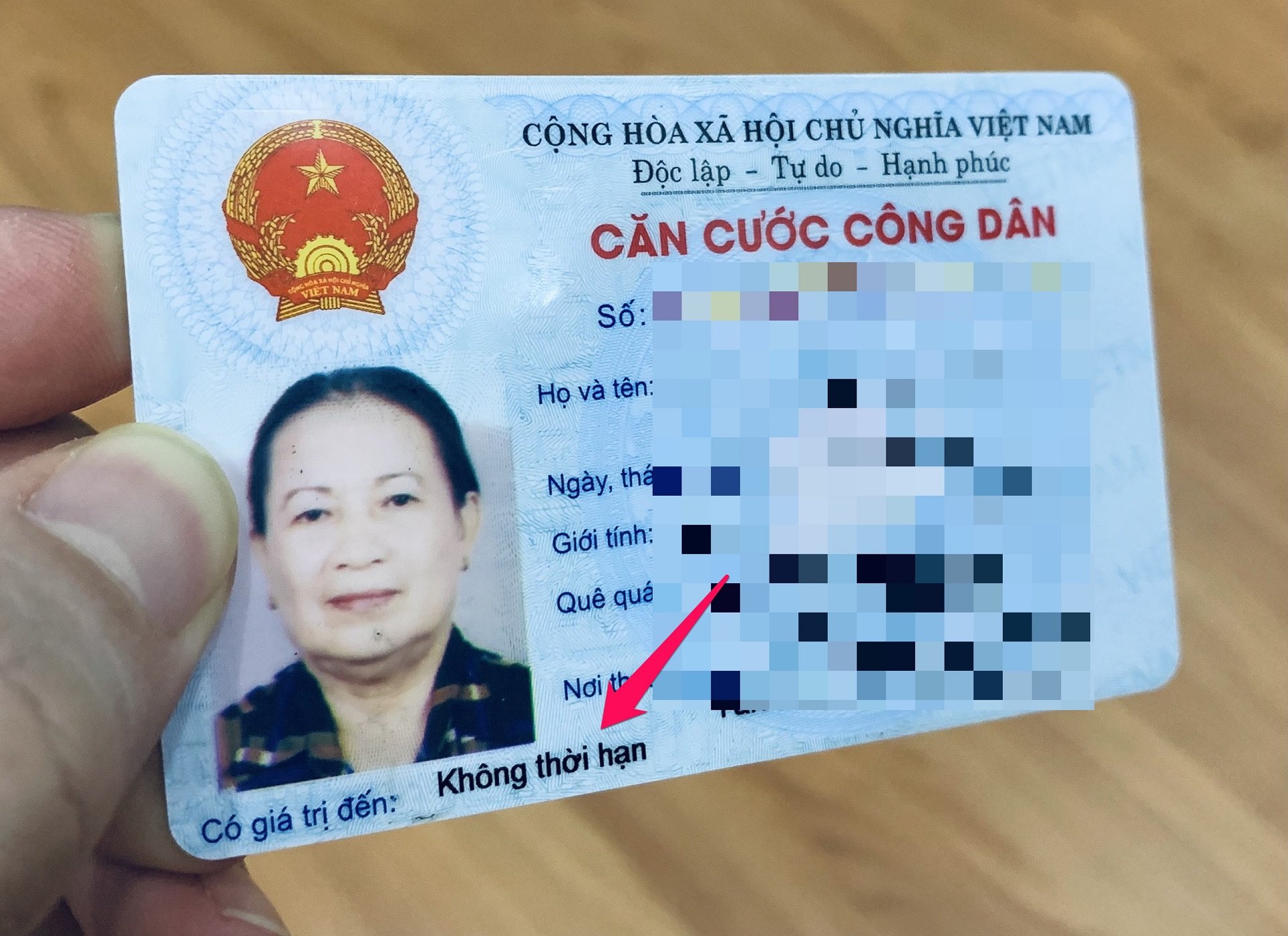 Chụp ảnh thẻ căn cước công dân mặc áo gì 2